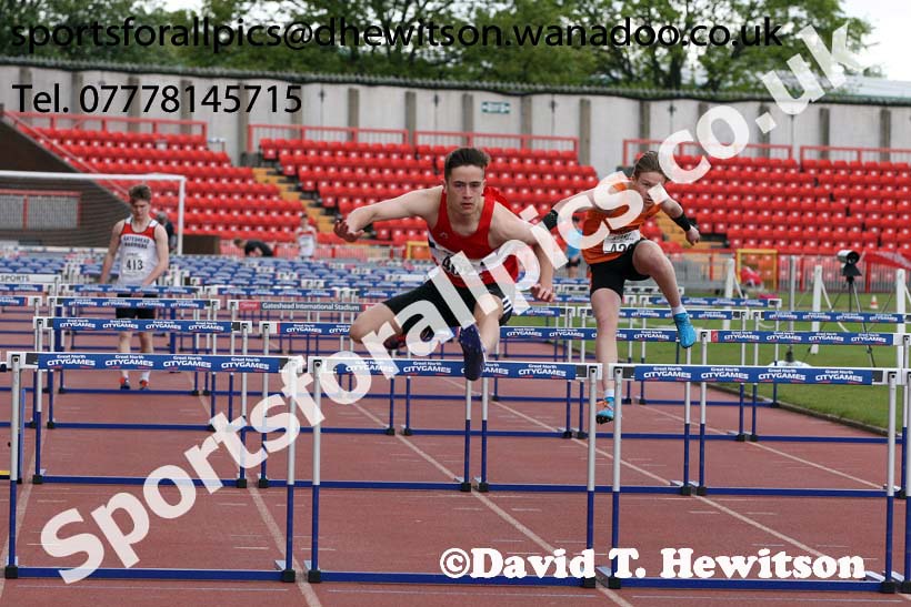 Mens under-17s hurdles, North Eastern Champs, Gateshead Stadium. Photo: David T. Hewitson/Sports for All Pics